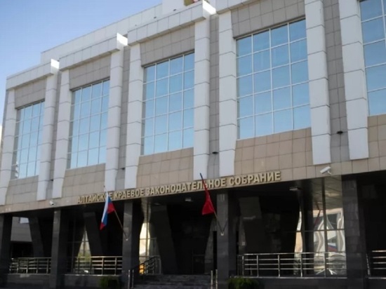 Алтайский депутат решил жить в здании АКЗС из-за отсутствия прививки