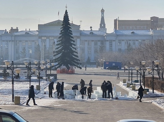 Каток вокруг ели и три ледовые горки откроют на площади Ленина в Чите