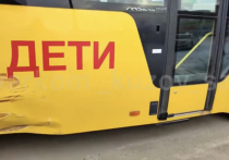 В пригородном поселке Вахмистрово в Улан-Удэ школьный автобус столкнулся с двумя автомобилями