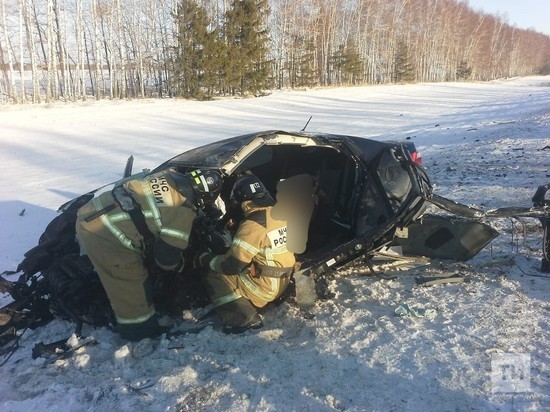 Водитель легковушки погиб при столкновении с фурой в Татарстане