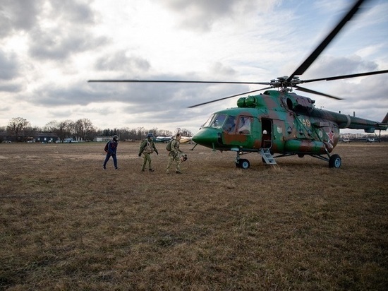 Росгвардейцы Северного Кавказа выполнили учебные прыжки с парашютом
