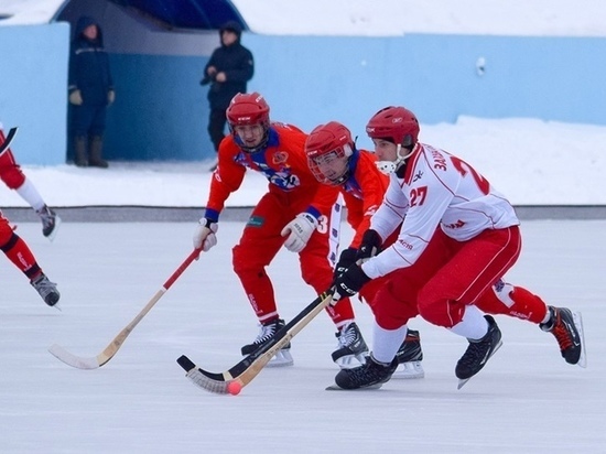 Хоккейная команда Саяны сыграла первый матч в этом сезоне