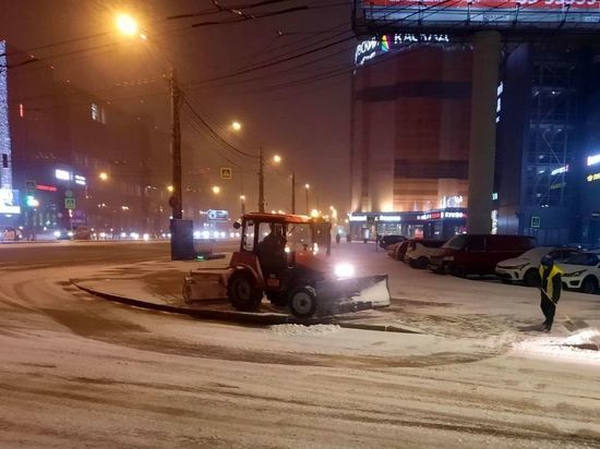 В Смольном рассказали, как чистили улицы Петербурга в первый снегопад