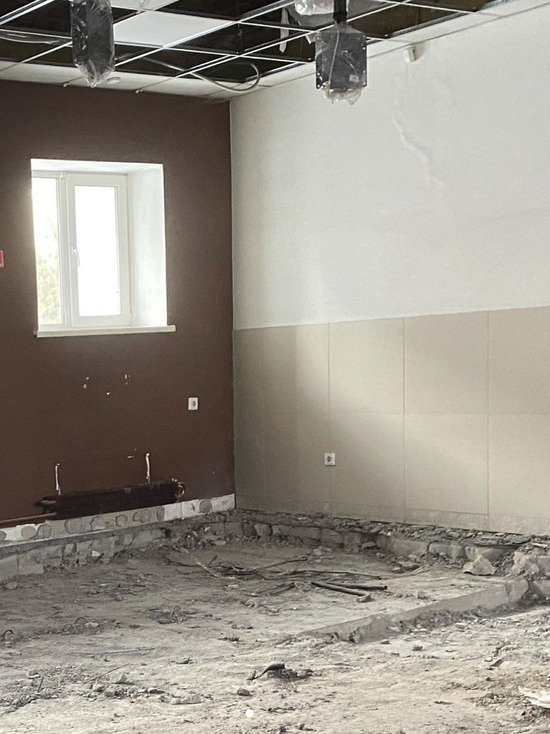  Дождались!: тот самый скандальный пол в МФЦ Новокузнецка отремонтируют