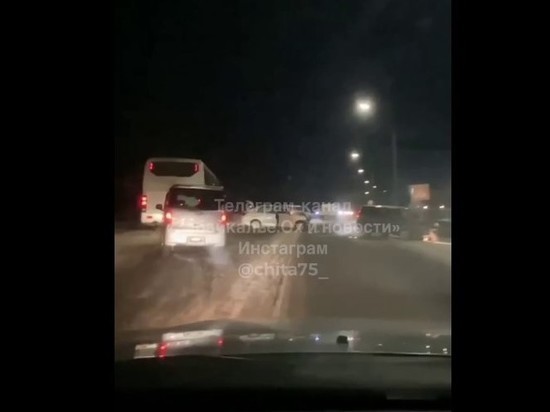 Две иномарки столкнулись на Объездном шоссе в Чите