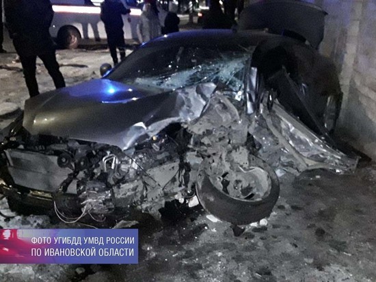 В Иванове пьяный водитель без прав врезался в столб