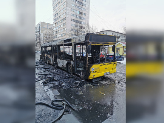 В Комтрансе прокомментировали возгорание автобуса на улице Черкасова