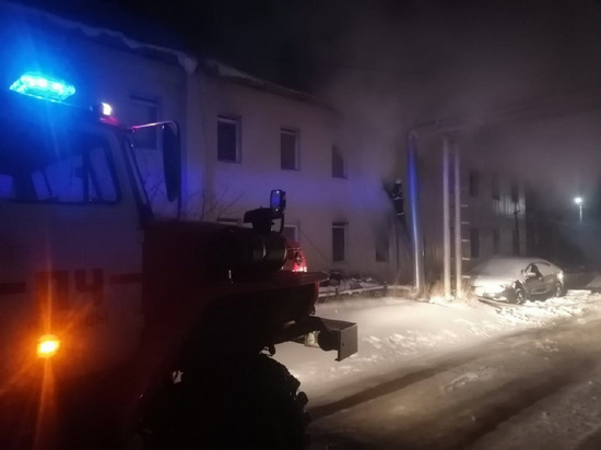 Спасенный из пожара в жилом доме мужчина скончался в больнице поселка Ямала