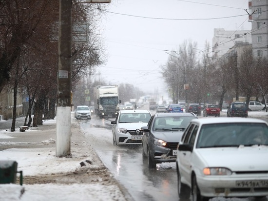 После ухудшения погоды в Астрахани произошло 16 ДТП
