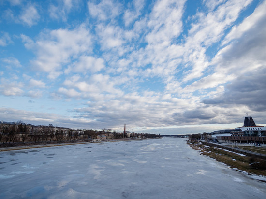 Псковская администрация прорабатывает предложения по обустройству набережной реки Великой