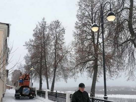 В Кирове на набережной Грина заменили светильники
