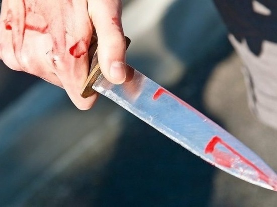 В Махачкале молодой человек напал с ножом на прохожего