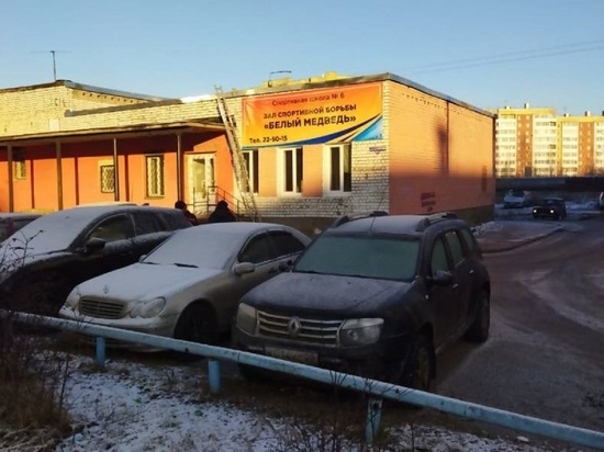 В Архангельске заканчивают превращение питейно-парильного заведения в борцовский зал