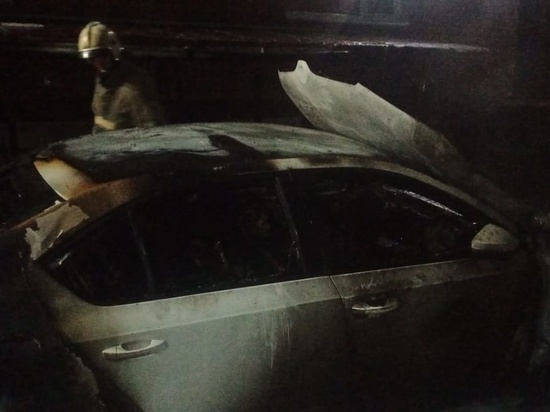 В Курске на улице Кати Зеленко сгорел автомобиль Skoda