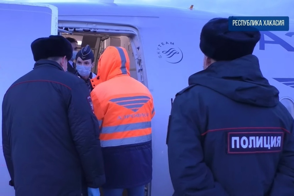 Россияне подрались на борту самолета из-за места