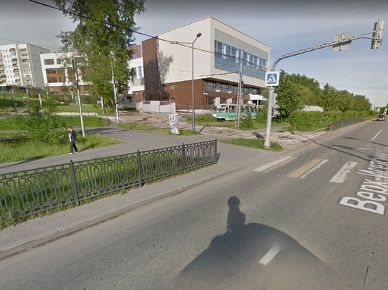 Трамвай протаранил Lada Largus в центре Екатеринбурга
