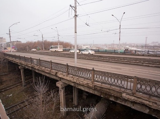 Водитель трамвая из Барнаула придумал схему проезда на время ремонта моста на Новом рынке