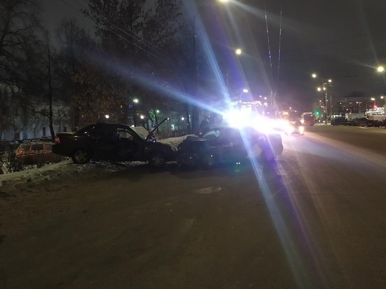 Четыре человека пострадало в аварии с «бесправником» в Кирове