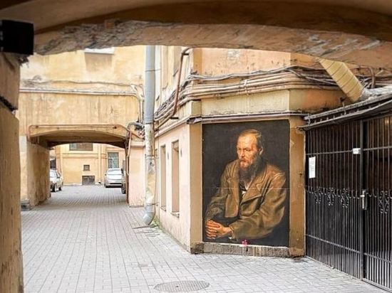 Персона нон грата: граффити с портретом Достоевского закрасили в Кузнечном переулке