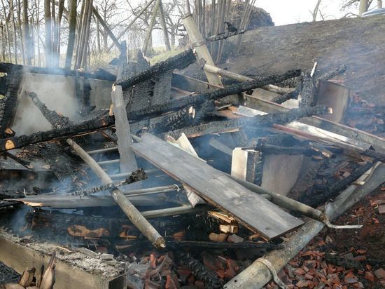 Тело мужчины нашли в сгоревшем доме в Правдинском районе