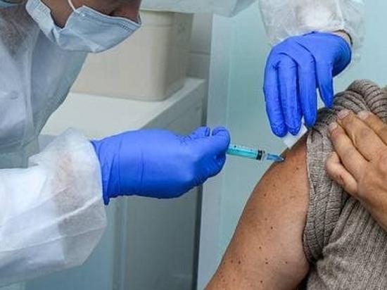27 ноября в белгородских поликлиниках в три раза увеличат число медиков для проведения вакцинации