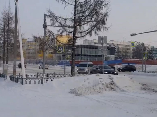 Поломку устранили: неработающий светофор возмутил мужчину из Ноябрьска