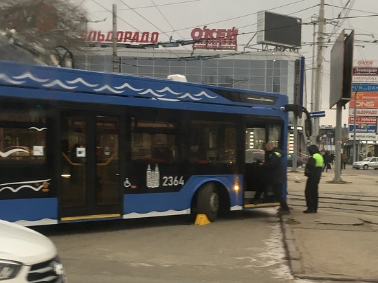В Саратове попал в ДТП первый троллейбус "Адмирал"