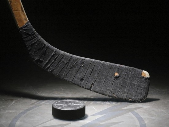 Российский форвард Свечников стал участником драки во время матча НХЛ