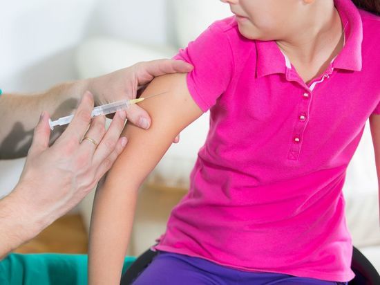 В России от коронавируса начнут вакцинировать подростков