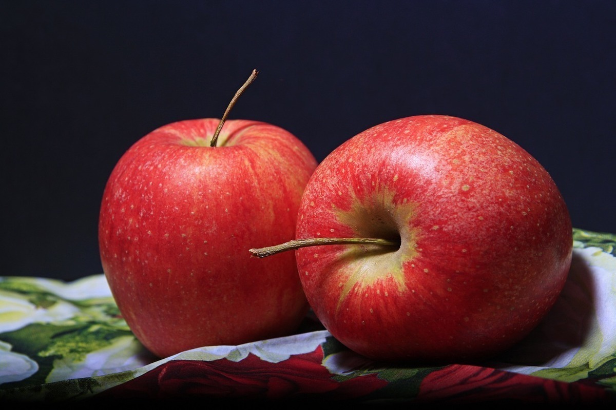 Тщательная очистка яблок существенна для сохранения здоровья