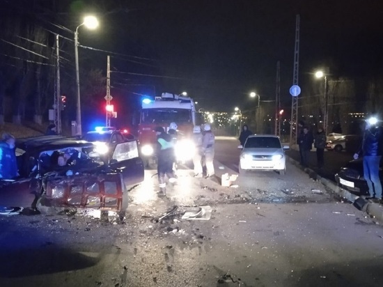 Участника массового ДТП в Белгороде из машины вырезали спасатели
