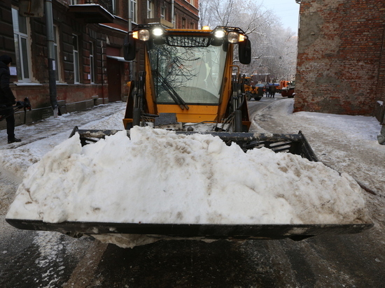 Снегоплавильные пункты Петербурга приняли первую сотню кубометров снега