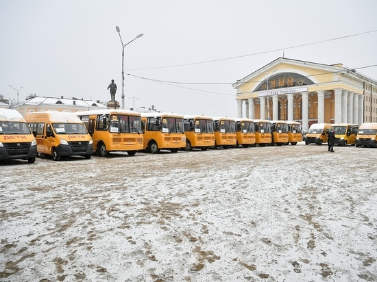 Школы Карелии получили 28 новых автобусов