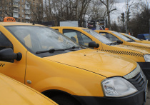 В Москве таксист изнасиловал девушку, которая уснула в его машине во время поездки, сообщает «РЕН ТВ» со ссылкой на свои источники
