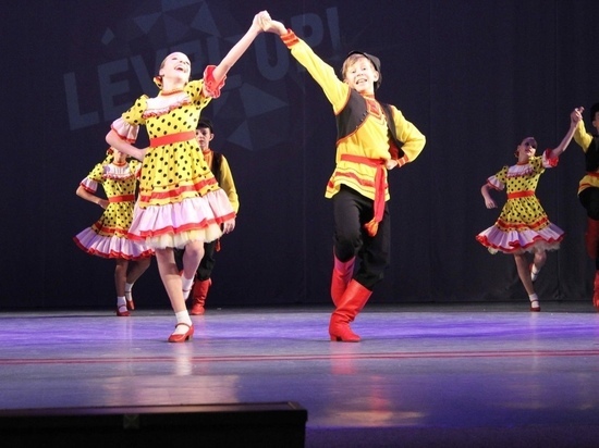 Костромской танцеваьный коллектив «Русский сувенир» привез с конкурса сразу 19 дипломов
