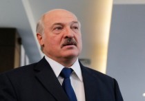 Президент Белоруссии Александр Лукашенко прибыл в лагерь мигрантов в торгово-логистическом центре в Брузгах