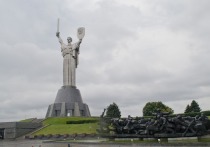 Житель Киева Александр Артемов выступил с инициативой о смене пола монумента «Родина-мать»