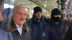 Беженцы встретили Лукашенко аплодисментами на границе с Польшей: видео