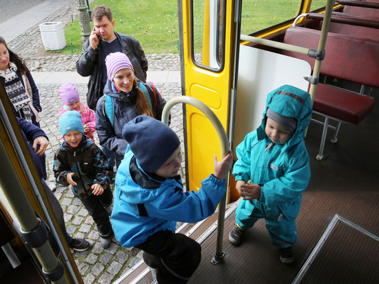 Школьный автопарк Петербурга получит всего 13 новых автобусов