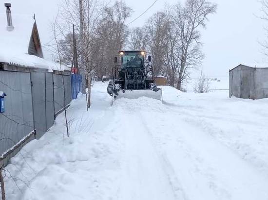 В уборке снега в Хабаровске задействовали более 60 спецмашин