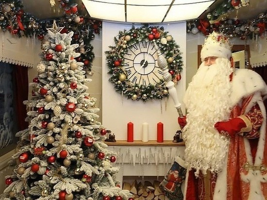 На железнодорожный вокзал Астрахани прибудет сказочный поезд Деда Мороза