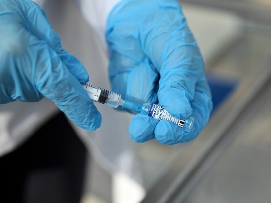 Вакцина от коронавируса для подростков станет доступна до конца года