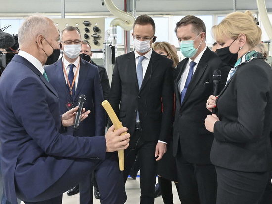 Глава МИД Венгрии дал старт выпуску эндопротезов на заводе Sanatmetal в Обнинске