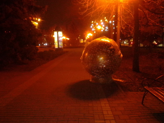 Новогодние шары на стометровке в Белгороде отодвинули в сторону