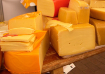«Купила в магазине  300 граммов сыра по 700 рублей кило, - пишет в редакцию наша читательница из Новокосино