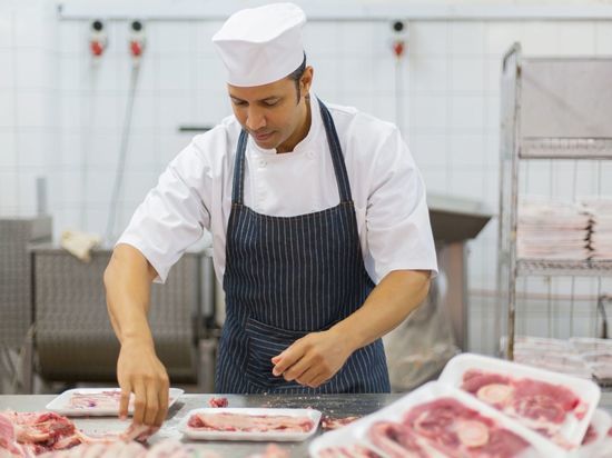 Производитель мясной продукции в Гвардейске задолжал сотрудникам более 6 млн рублей зарплаты