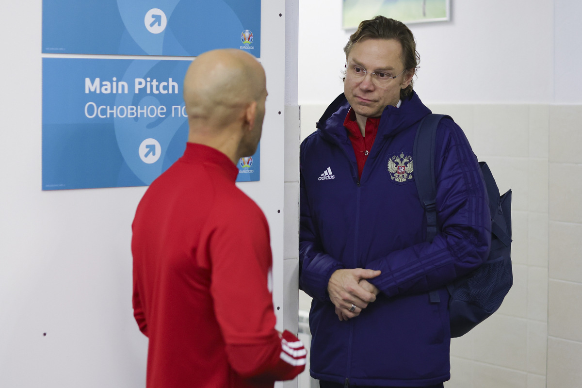 Карпин не назвал Польшу удачным жребием для сборной России
