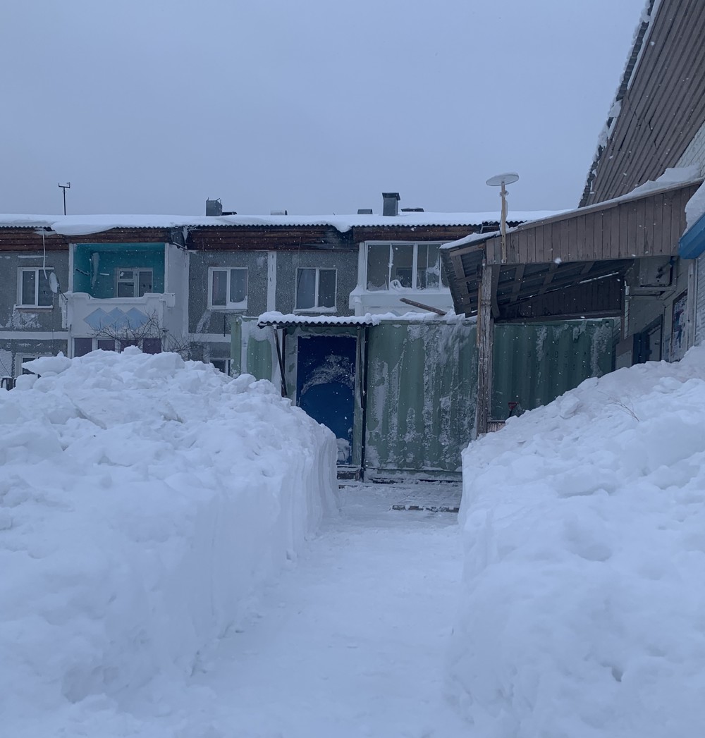 В Хабаровском крае под снегом оказались целые дома