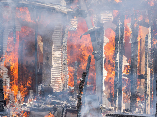 Частный дом едва не сгорел в Ломоносовском районе