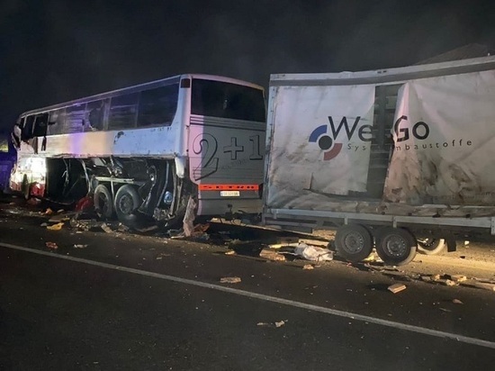 Во Владикавказе попал в ДТП автобус с 33 пассажирами